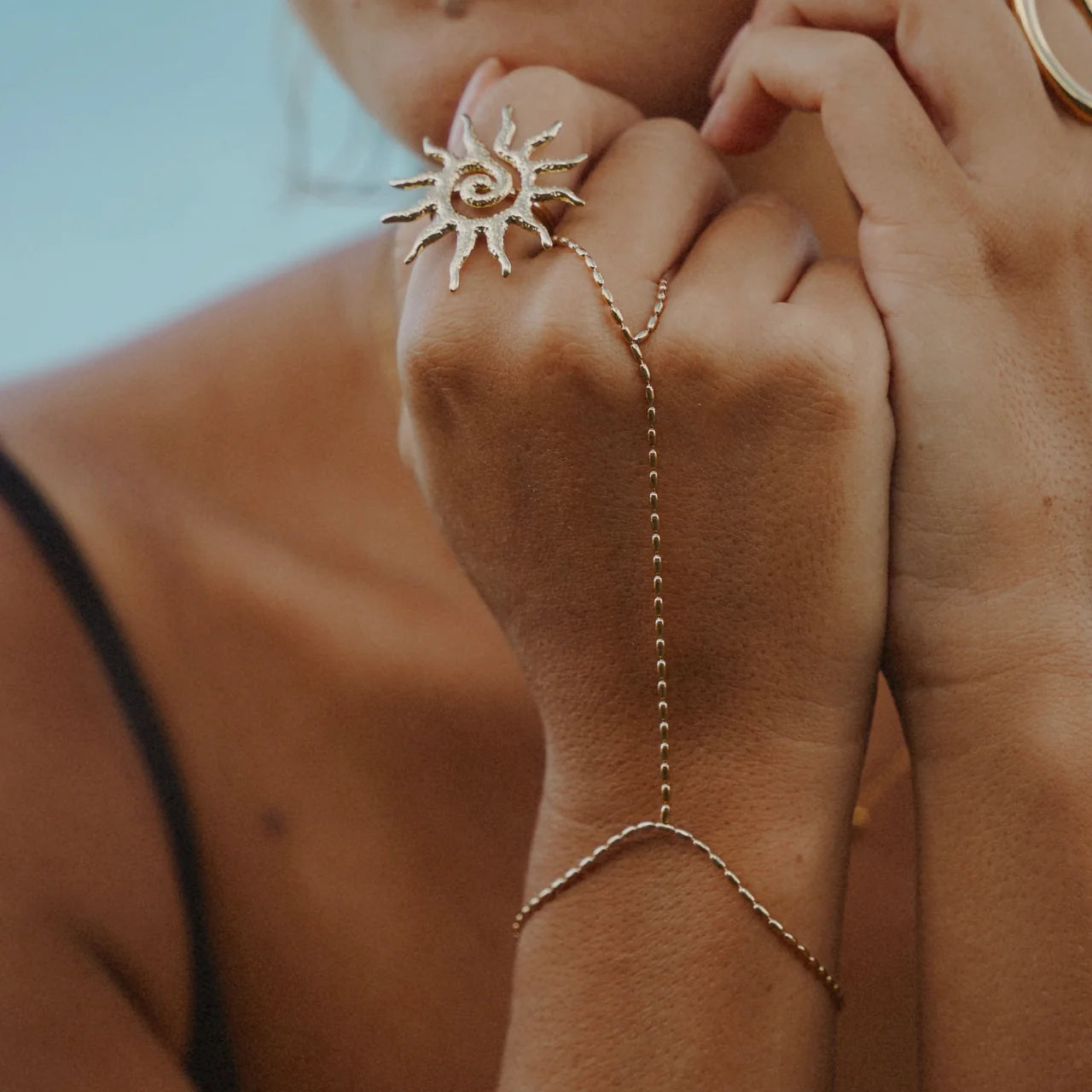 Tahira Hand Chain